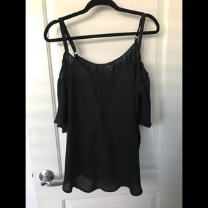 Torrid off the shoulder top-size 0 but fits size 1